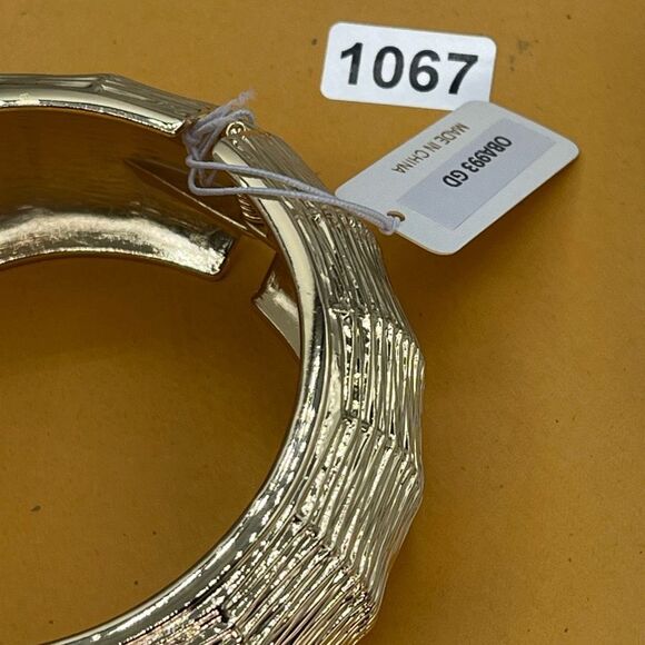 NWT Avec wide textured hinged cuff bracelet - Picture 5 of 5